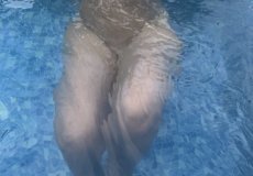 esposa en piscina
